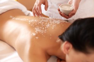 Salt Massage trattamento con pietre di sale